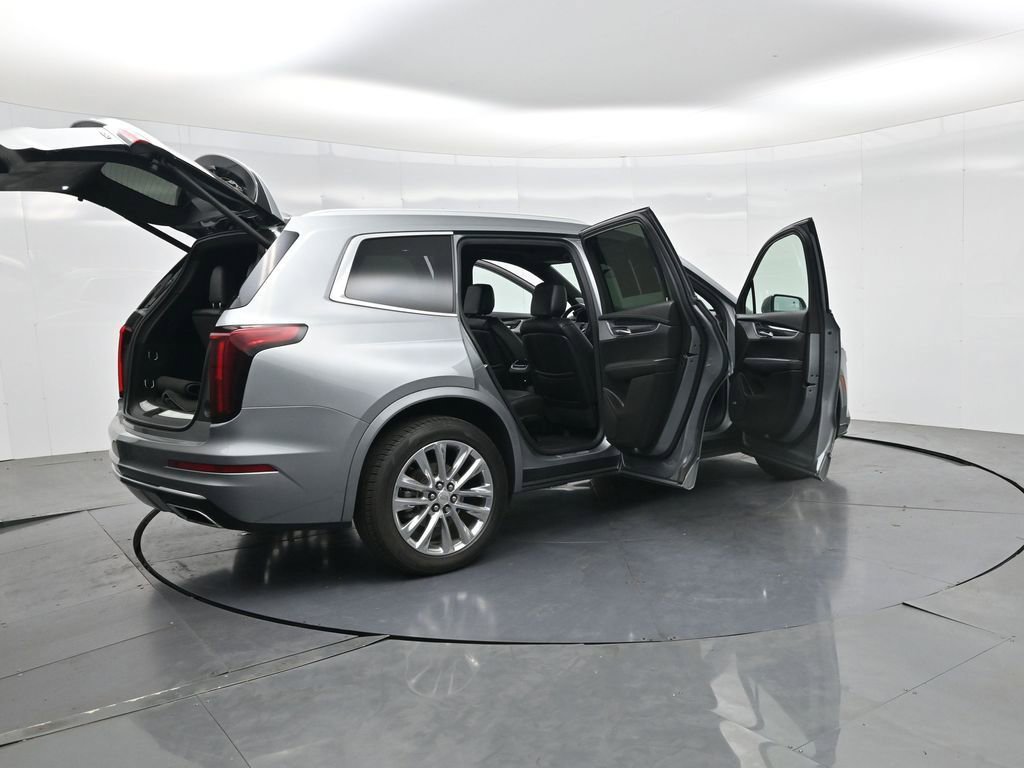 Used 2023 Cadillac XT6 Premium Luxury image 3