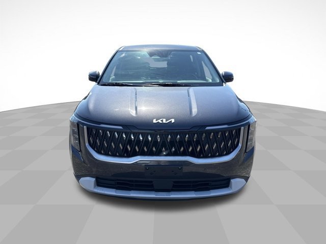 Used 2025 Kia Carnival FWD image 2