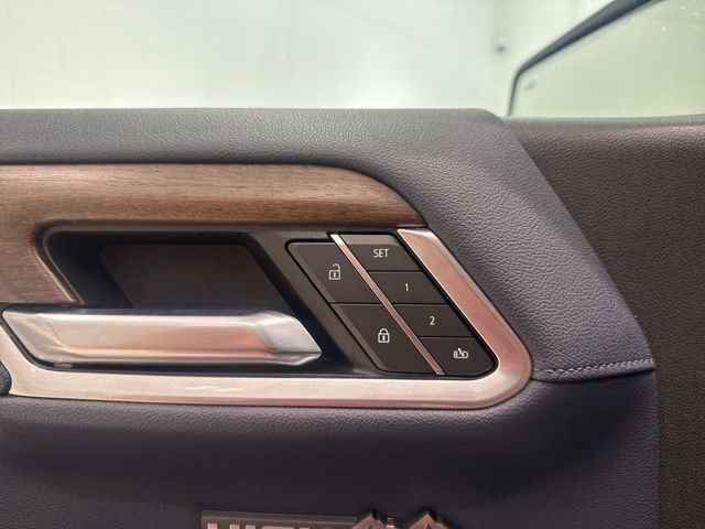 Certified 2022 Chevrolet Silverado 1500 High Country w/ Technology Package image 23