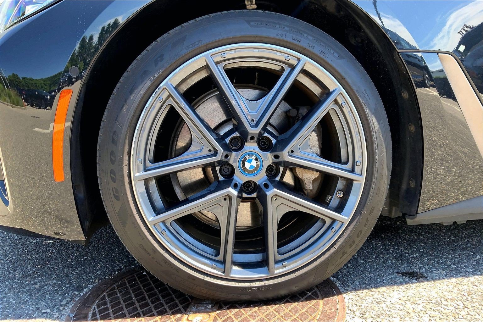 Used 2024 BMW i4 eDrive40 w/ Premium Package RWD image 9
