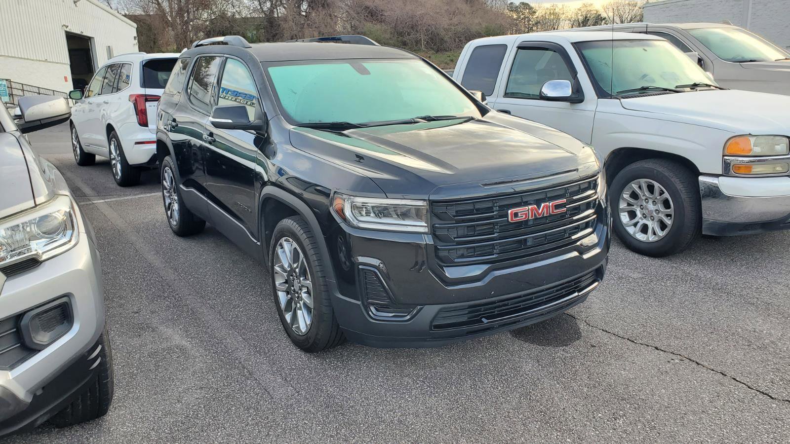 Used 2021 GMC Acadia SLE w/ Elevation Edition image 2