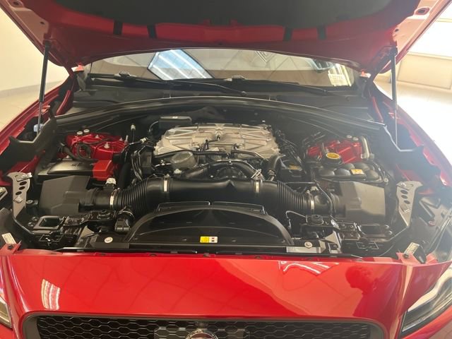 Used 2019 Jaguar F-PACE SVR image 23