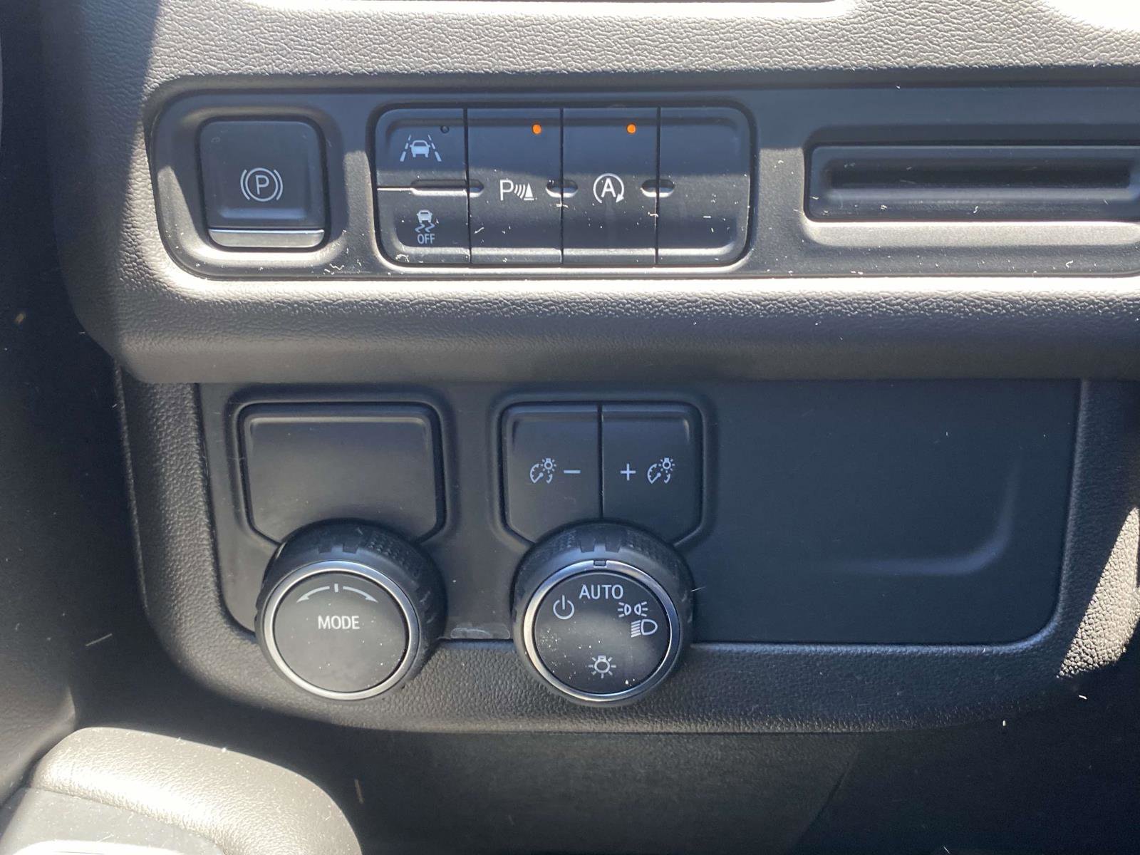 Used 2023 Chevrolet Suburban Premier RWD image 19