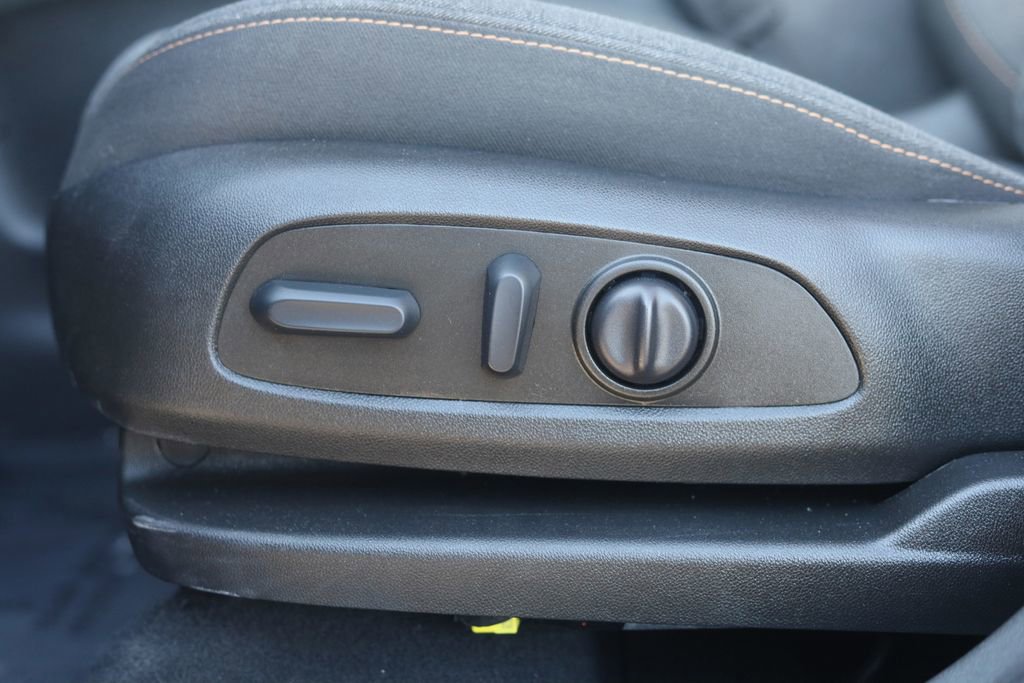 Used 2022 Chevrolet Equinox LT w/ Driver Convenience Package image 16