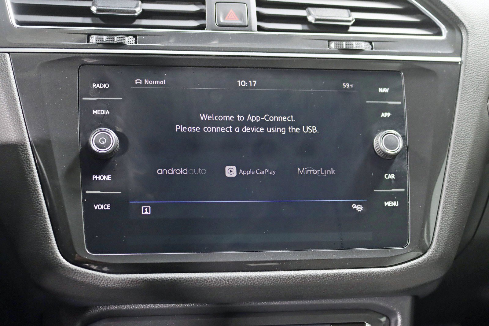 Used 2019 Volkswagen Tiguan SEL w/ 3rd Row Seat Package AWD/4WD image 21