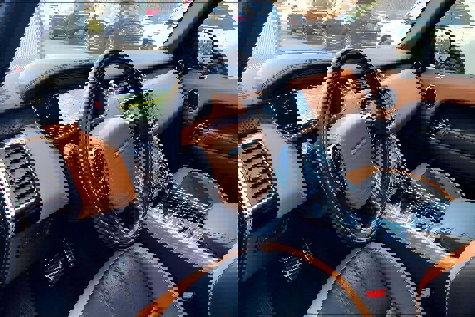 Used 2018 Land Rover Range Rover Sport HSE Dynamic image 17