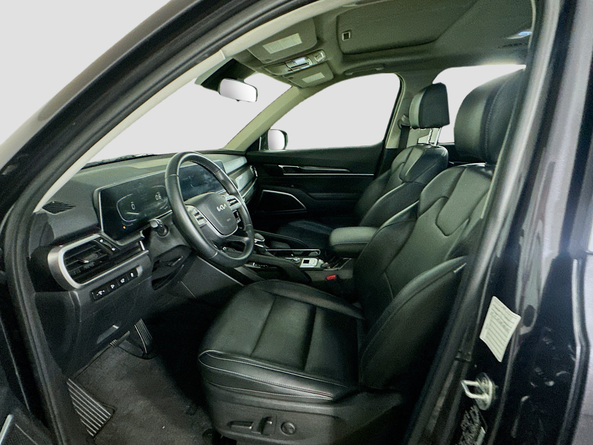 Used 2025 Kia Telluride S FWD image 13