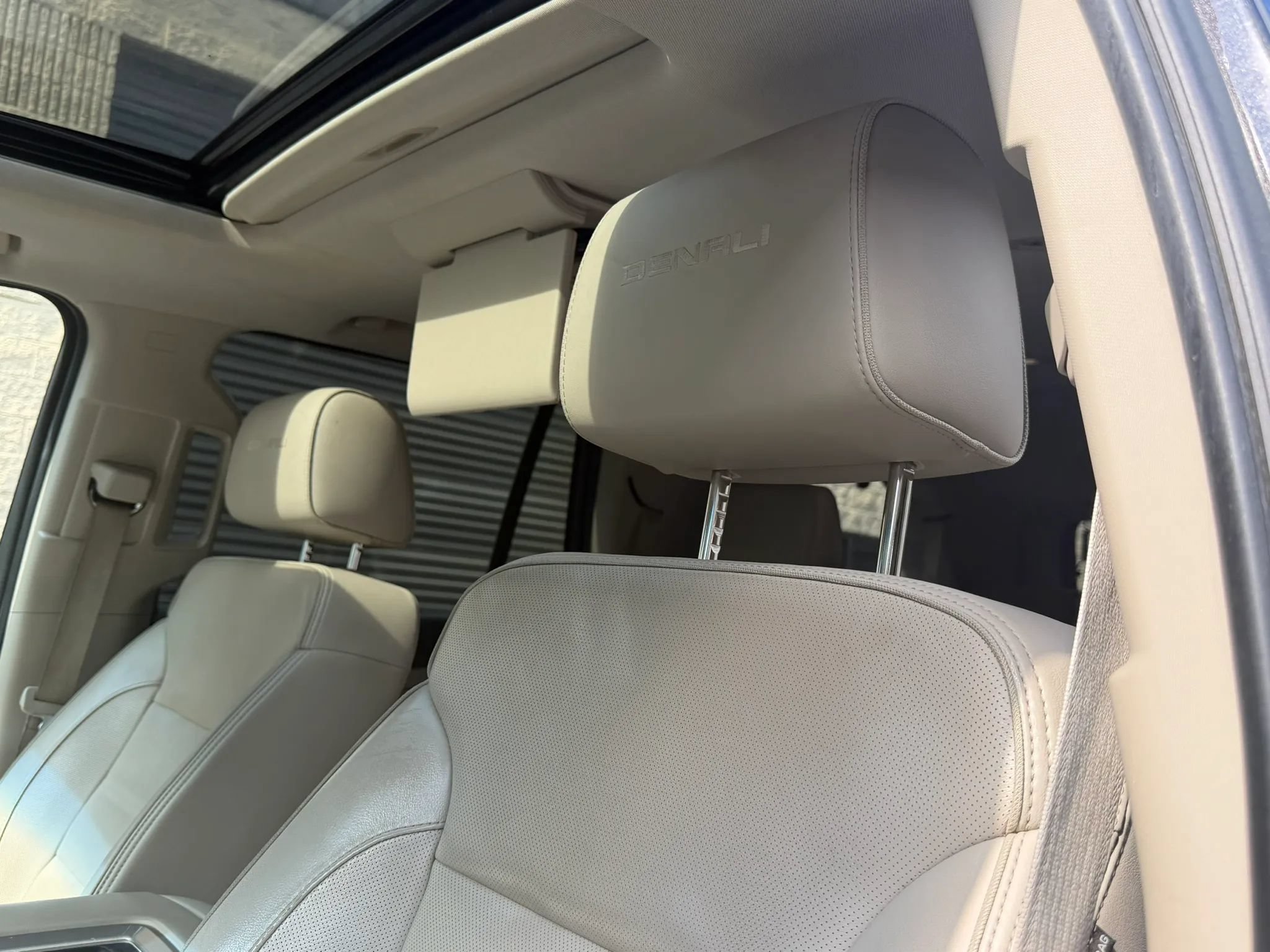 Used 2017 GMC Yukon Denali w/ Open Road Package RWD image 24