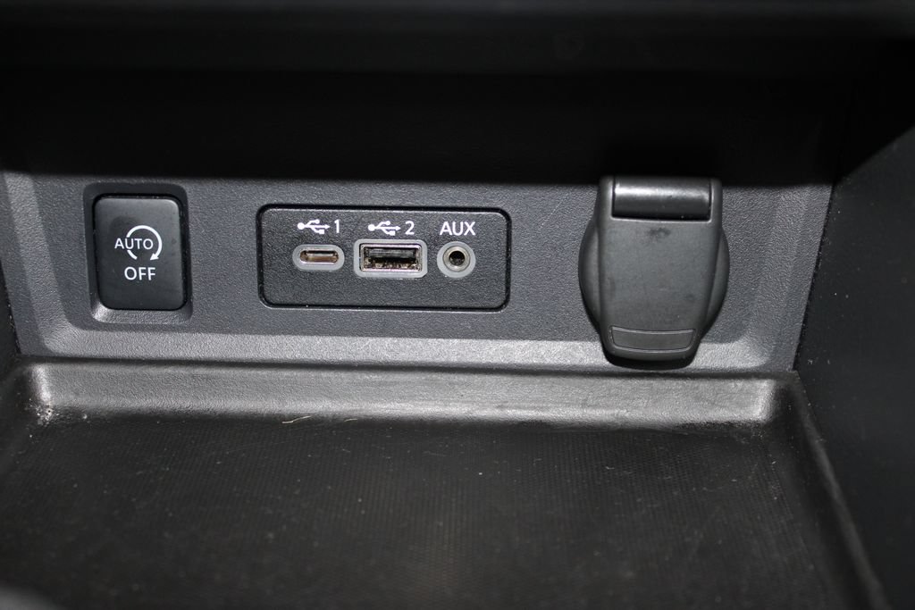 Used 2025 Nissan Sentra SR FWD image 40