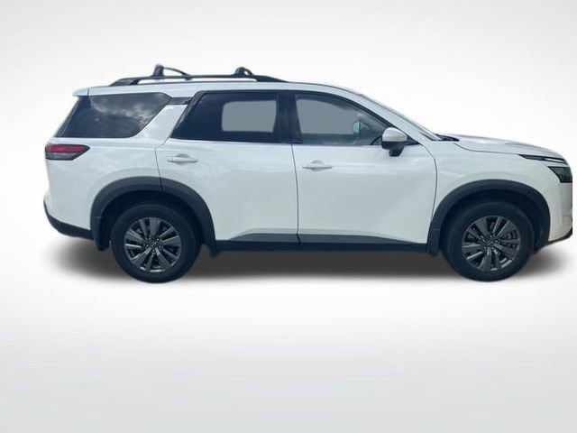 Used 2023 Nissan Pathfinder SV image 3