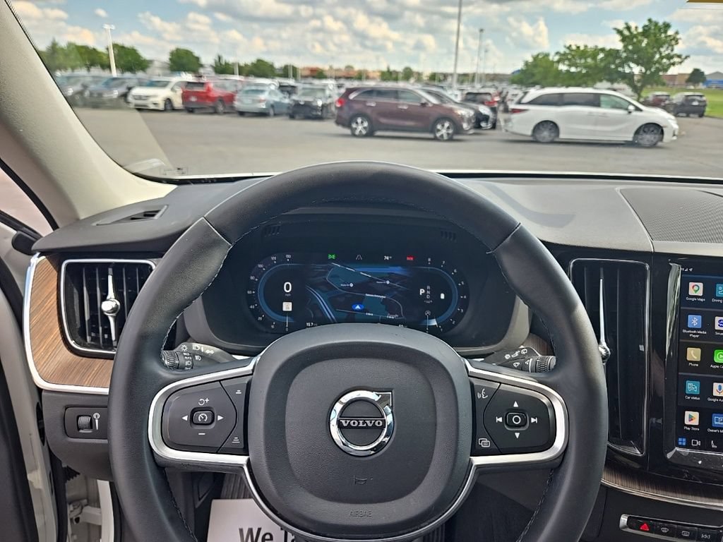 Used 2022 Volvo XC60 B5 Momentum AWD/4WD image 13