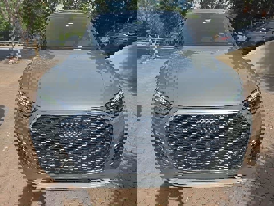 Used 2023 Audi Q5 2.0T Premium w/ Convenience Package image 2