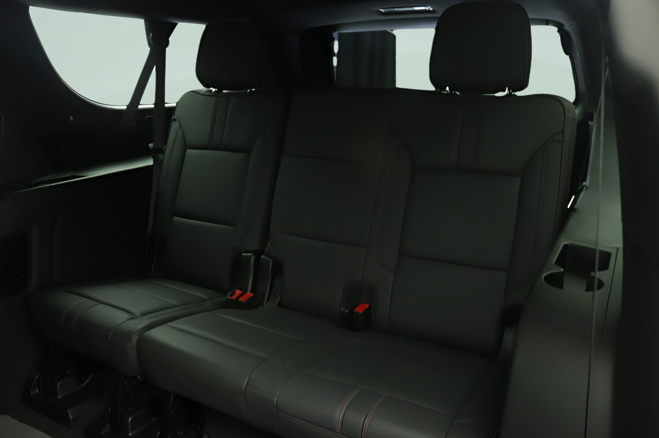 Used 2026 Chevrolet Suburban RST RWD image 32