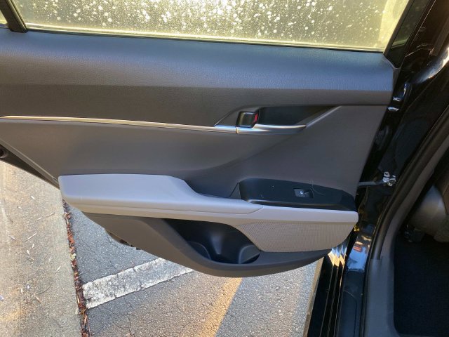 Used 2020 Toyota Camry LE FWD image 10