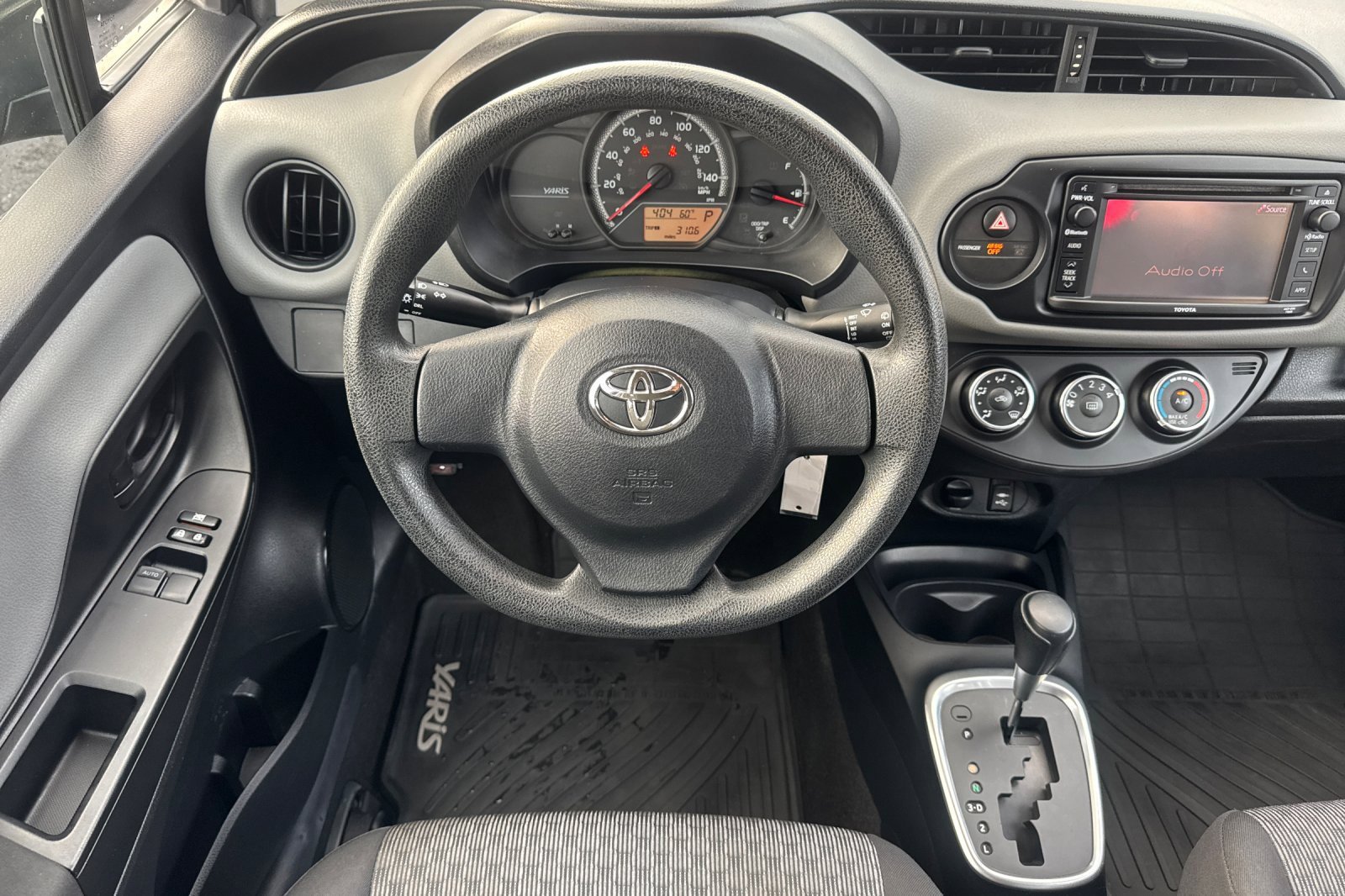Used 2016 Toyota Yaris L image 18