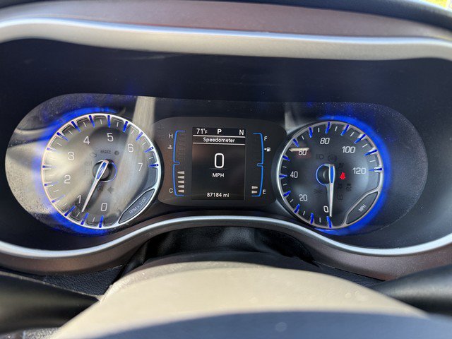 Used 2017 Chrysler Pacifica Touring-L FWD image 20