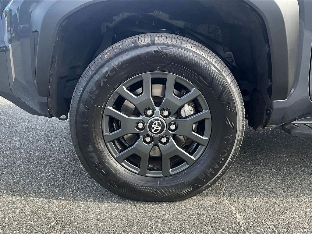 Used 2025 Toyota 4Runner SR5 AWD/4WD image 7