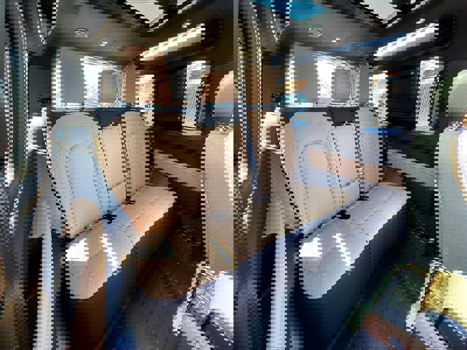 New 2025 Land Rover Defender 90 V8 image 27