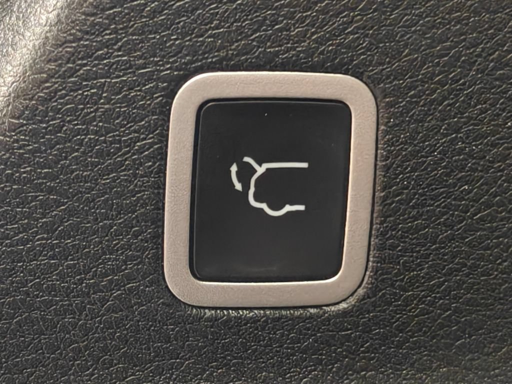 Used 2025 Chrysler Pacifica Select FWD image 37