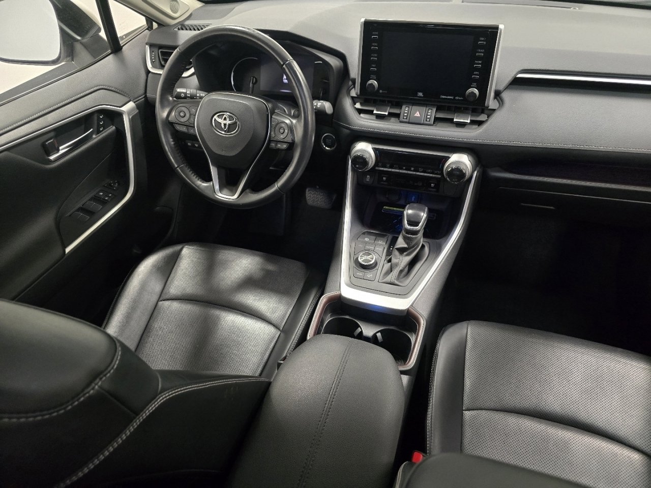 Used 2021 Toyota RAV4 Limited image 26