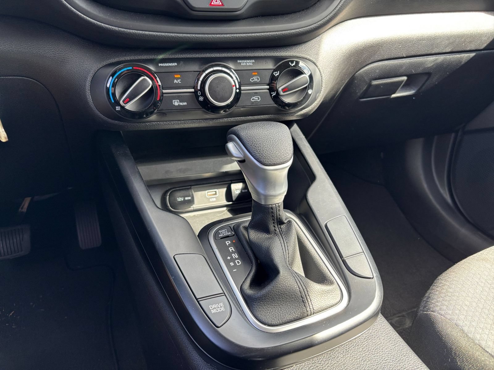 Used 2025 Kia Soul LX w/ LX Technology Package FWD image 38