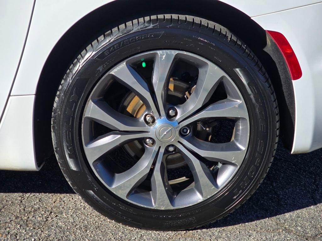 Used 2017 Chrysler Pacifica Limited w/ Tire & Wheel Group image 22