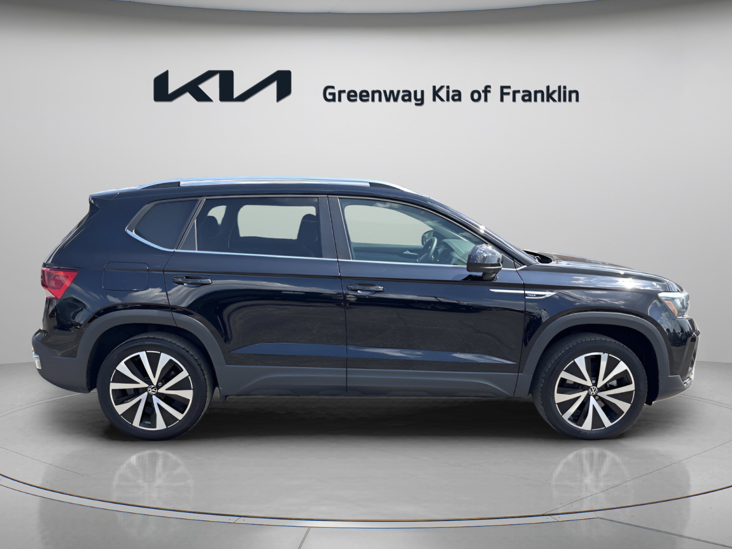 Used 2024 Volkswagen Taos SE FWD image 8