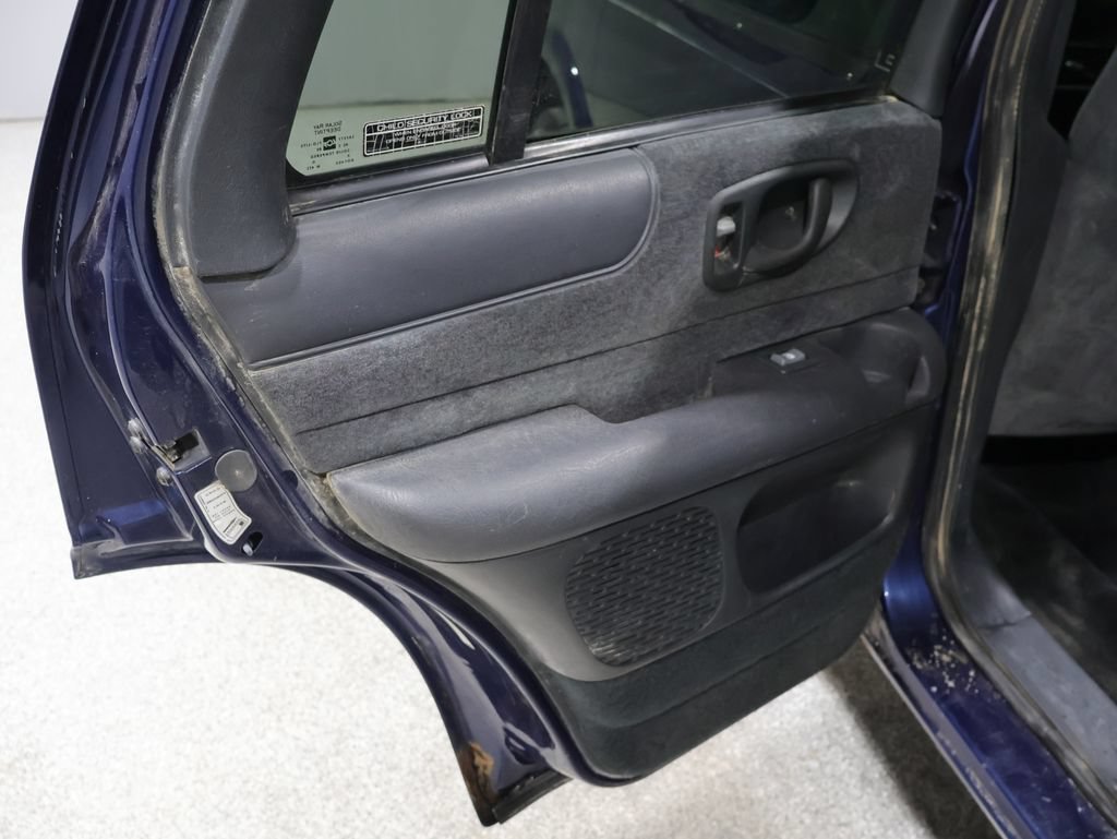 Used 2000 Chevrolet Blazer LS w/ LS Preferred Equipment Group AWD/4WD image 18