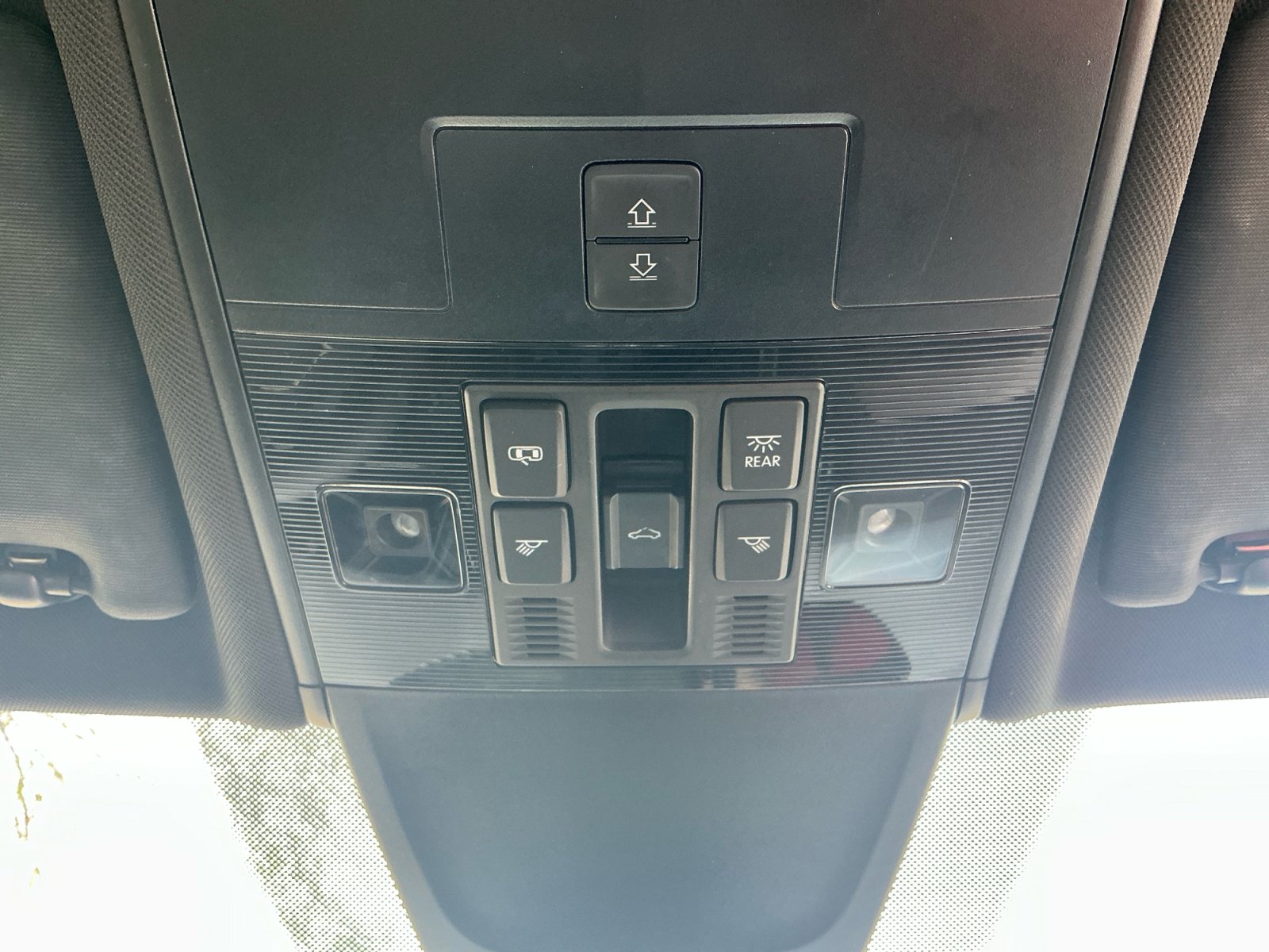 Used 2022 Volkswagen Tiguan SE R-Line FWD image 31