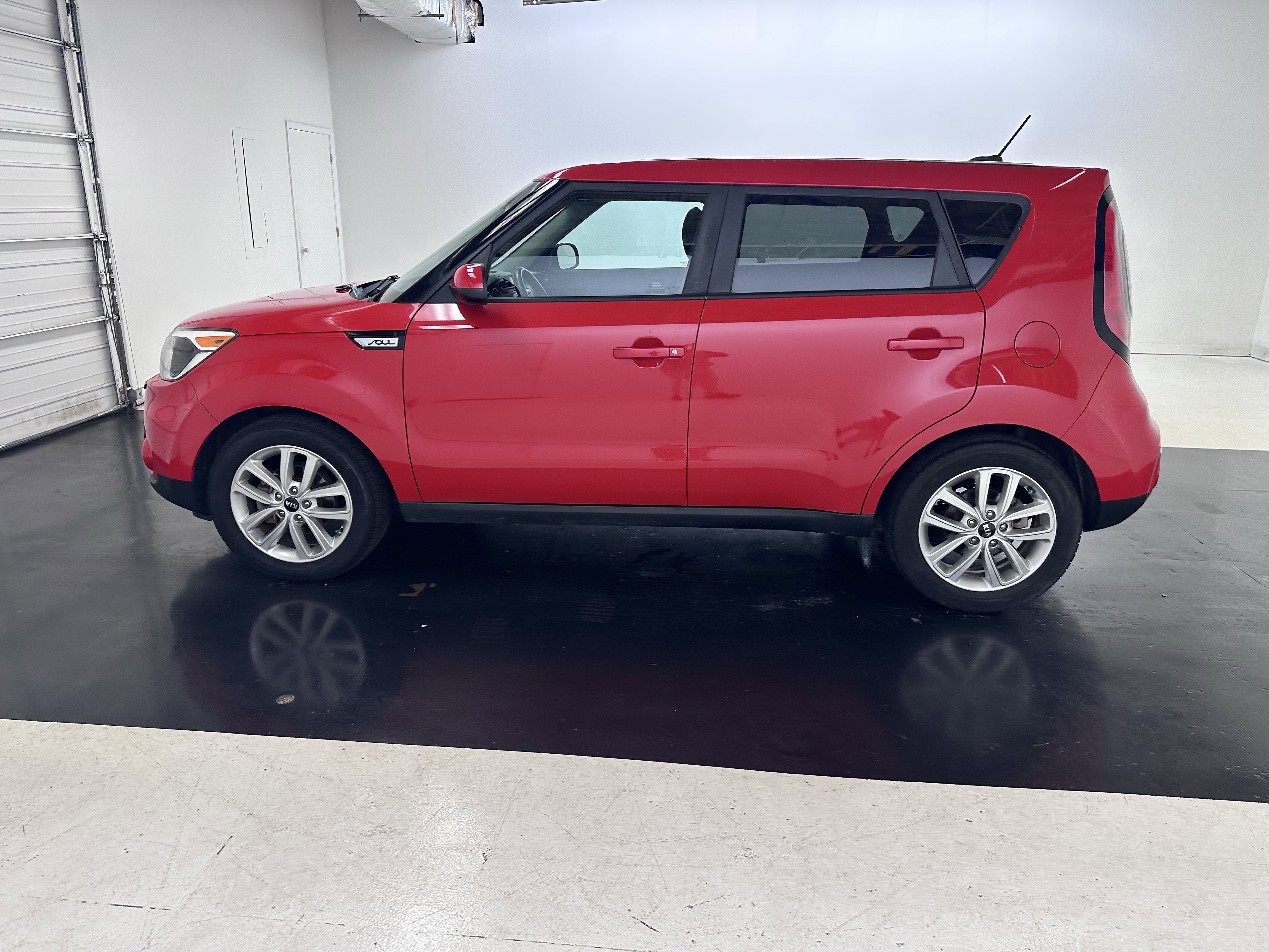 Used 2018 Kia Soul + image 9