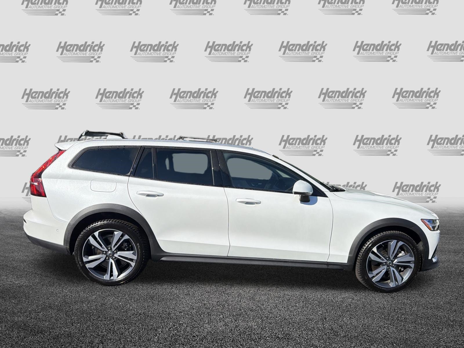 Certified 2026 Volvo V60 B5 Cross Country Plus w/ Climate Package AWD/4WD image 11