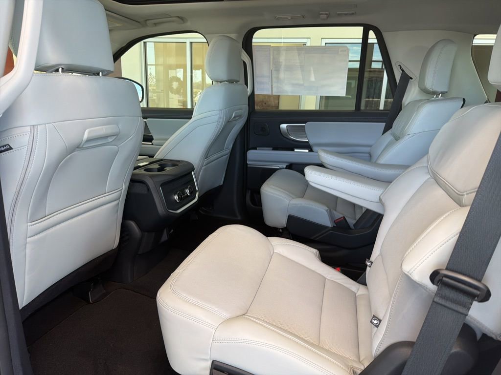New 2025 Ford Expedition Platinum w/ Driver's Package image 9