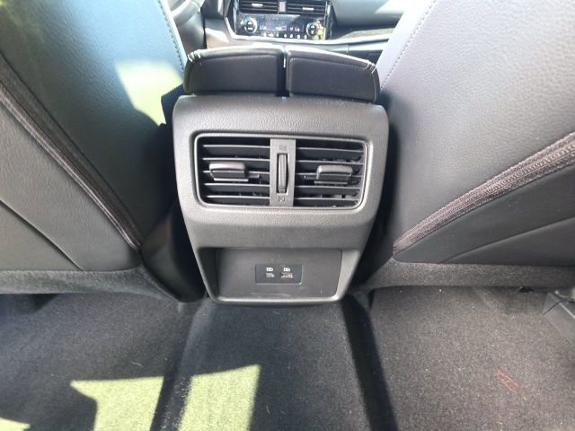 Used 2023 Nissan Rogue SL image 25