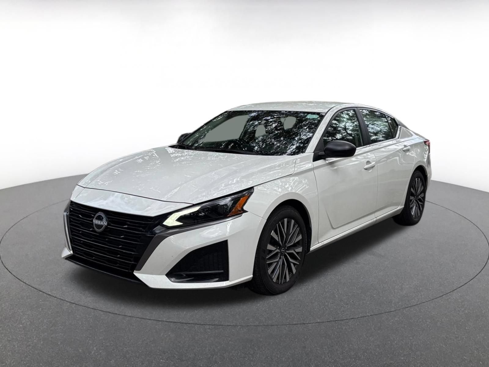 Used 2026 Nissan Altima 2.5 SV FWD image 3