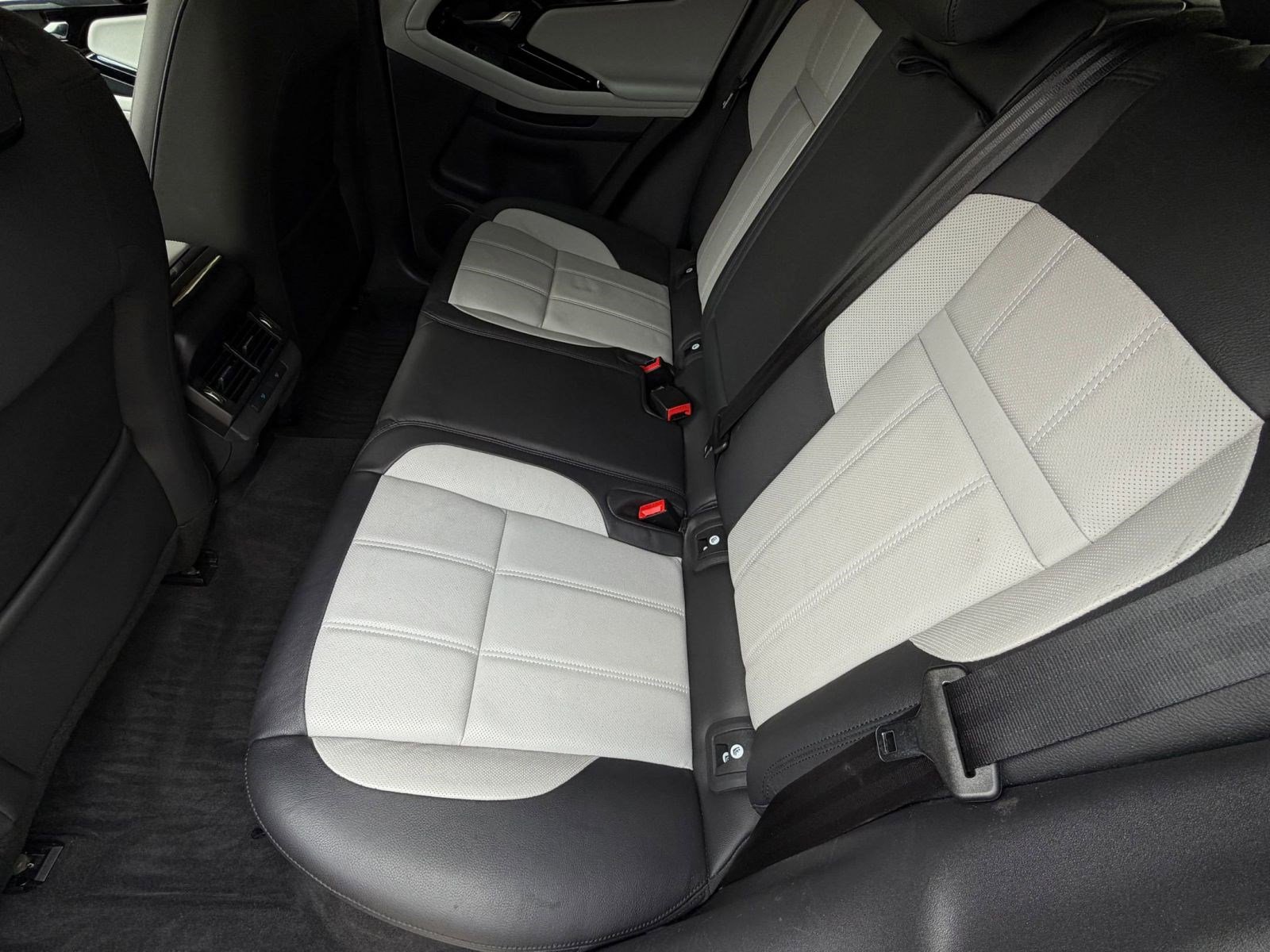 Used 2023 Land Rover Range Rover Evoque R-Dynamic S image 23