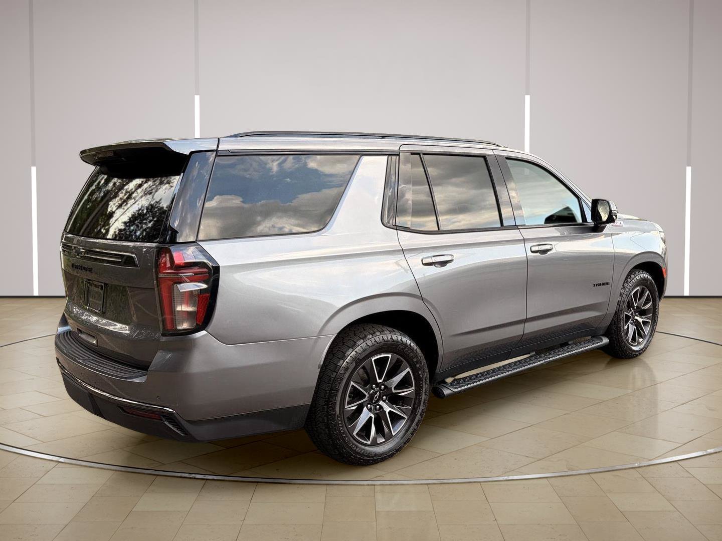 Used 2021 Chevrolet Tahoe Z71 w/ Z71 Off-Road Package AWD/4WD image 5