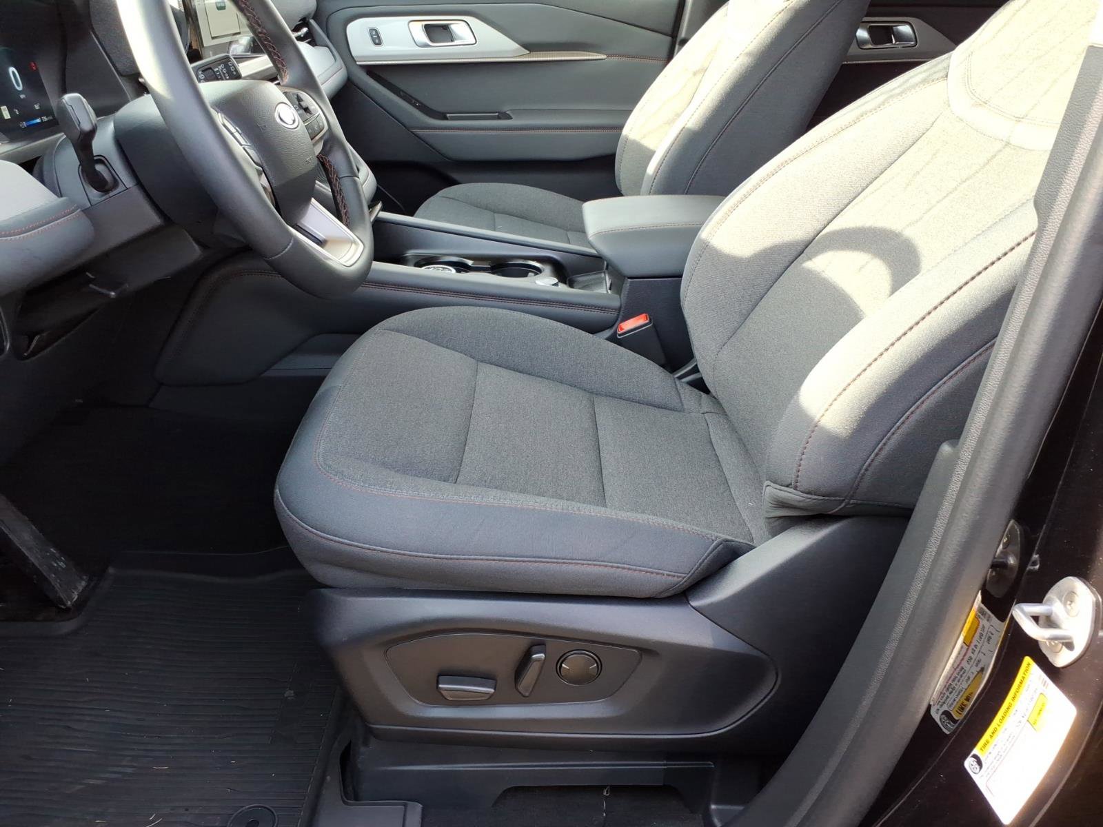 Used 2025 Ford Explorer Active image 17