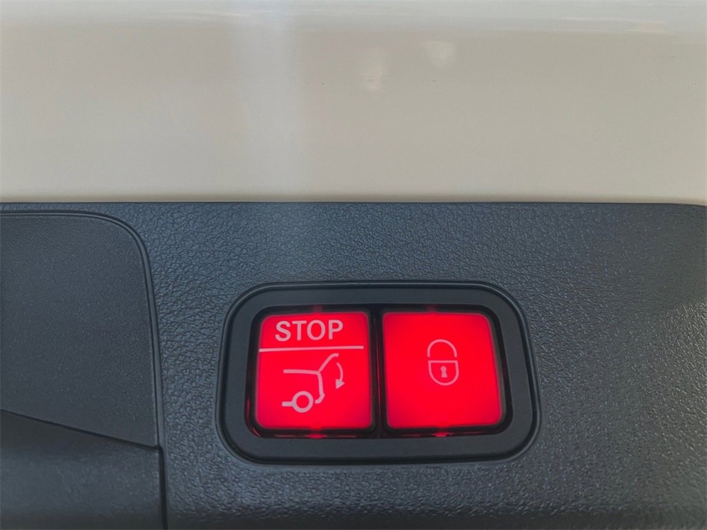 Used 2022 Mercedes-Benz EQB 300 4MATIC image 7