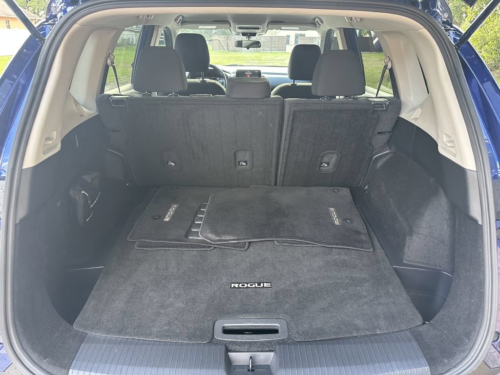 Used 2023 Nissan Rogue S FWD image 14