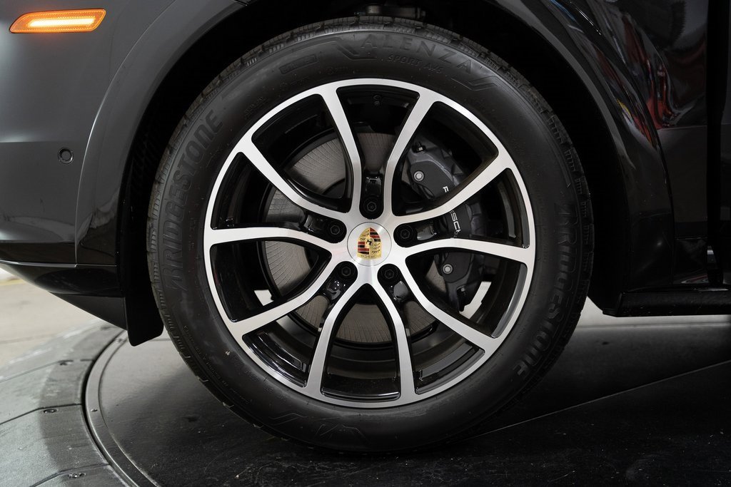 Used 2024 Porsche Cayenne image 11