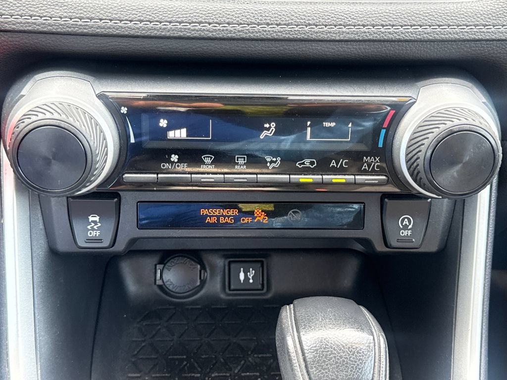 Used 2019 Toyota RAV4 LE w/ All Weather Liner Package AWD/4WD image 24