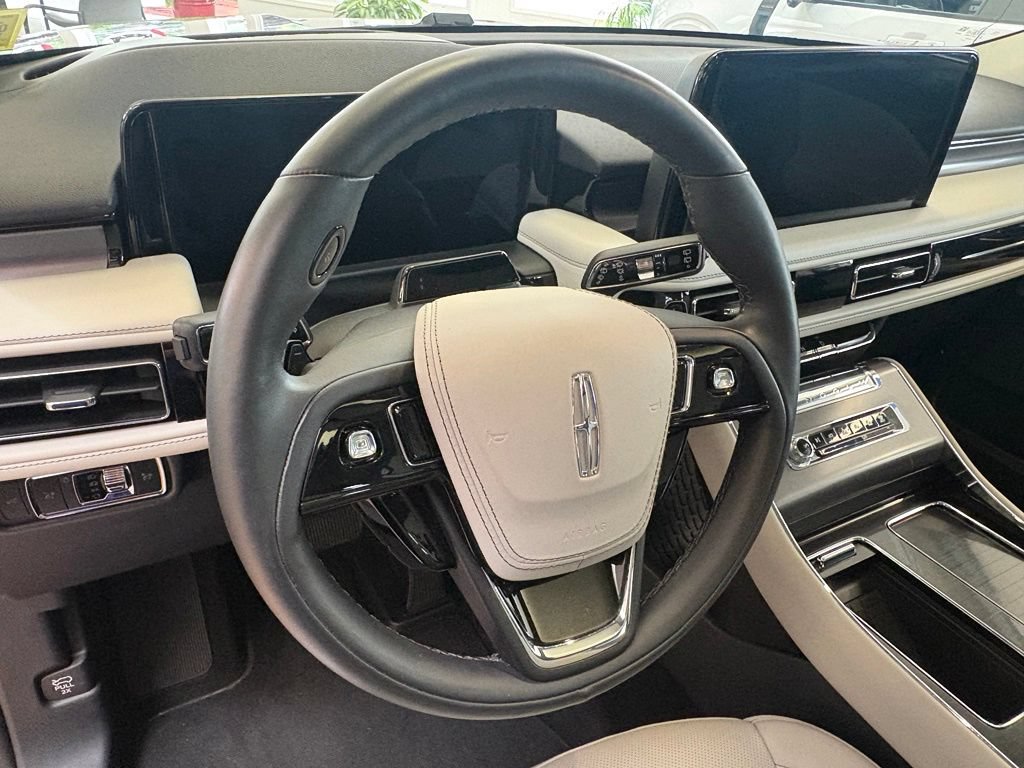 Used 2025 Lincoln Aviator AWD w/ Equipment Group 101A image 20