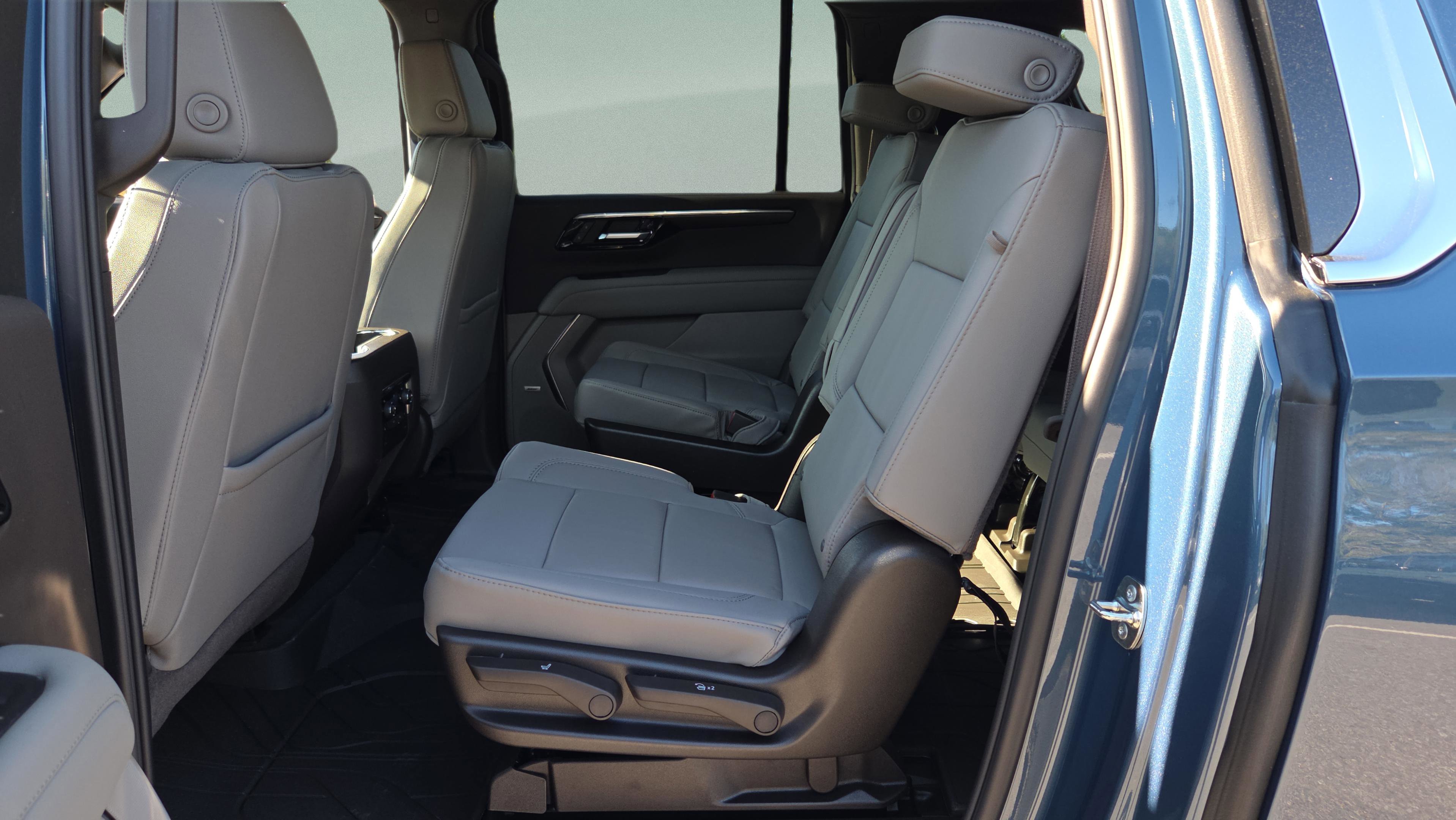New 2026 Chevrolet Suburban LT w/ Comfort Package image 34