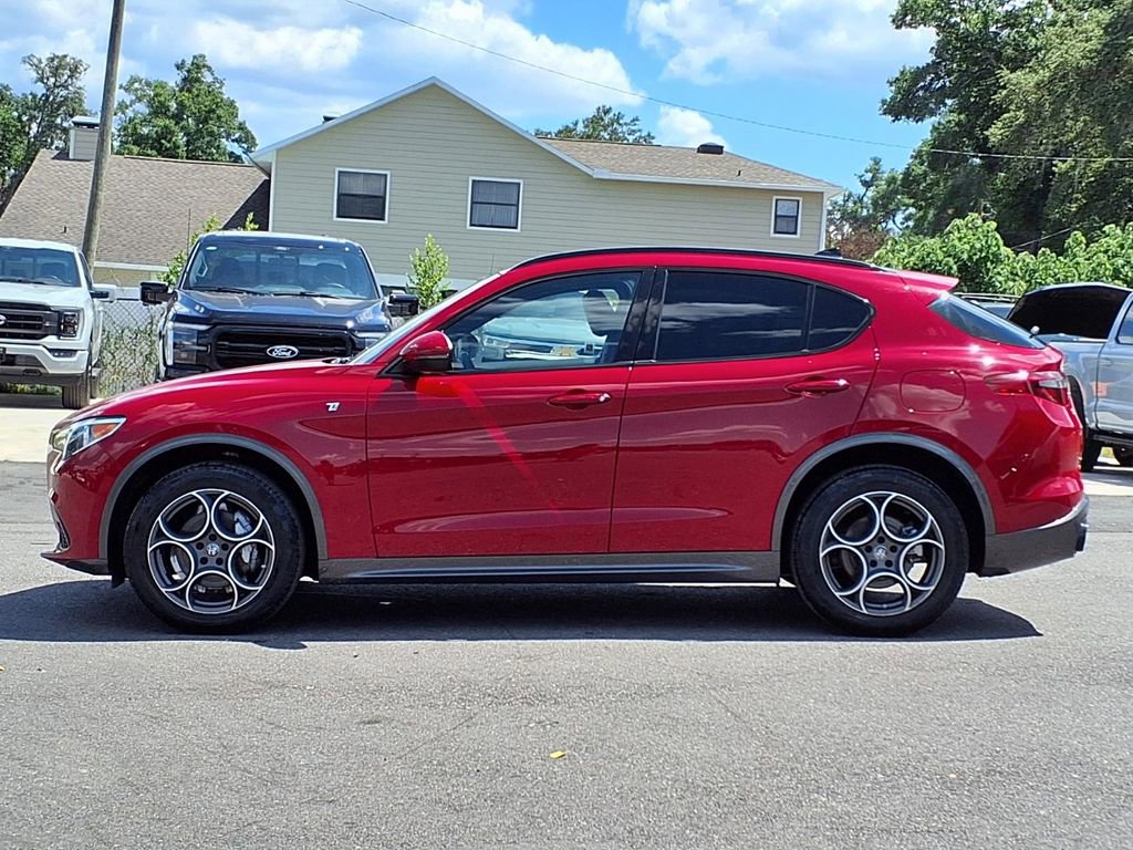 Used 2023 Alfa Romeo Stelvio Ti AWD/4WD image 4