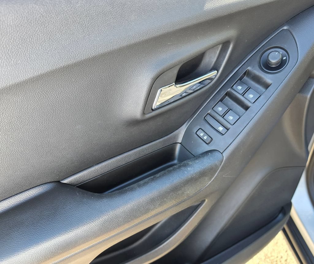 Used 2022 Chevrolet Trax LS w/ Tint and Cruise Package FWD image 21