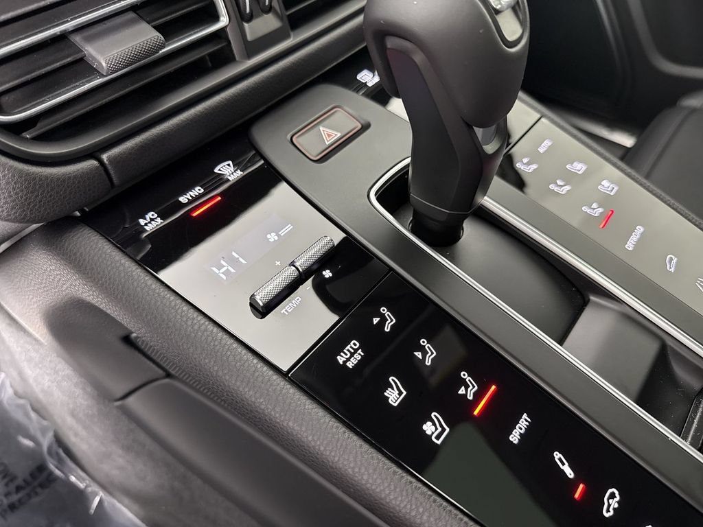 Certified 2025 Porsche Macan S AWD/4WD image 30