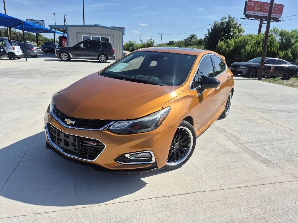 Used 2017 Chevrolet Cruze Premier FWD image 1