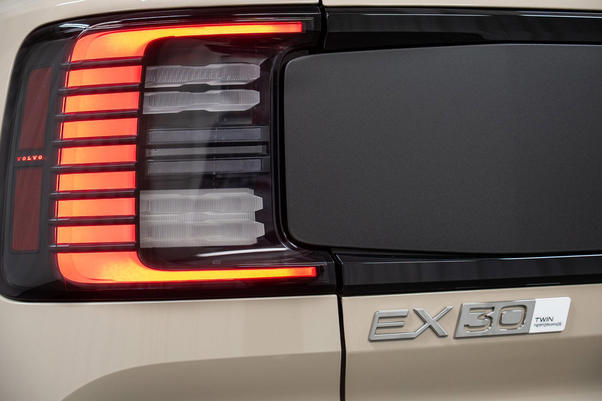 New 2026 Volvo EX30 Cross Country Ultra w/ Protection Package Premier image 37