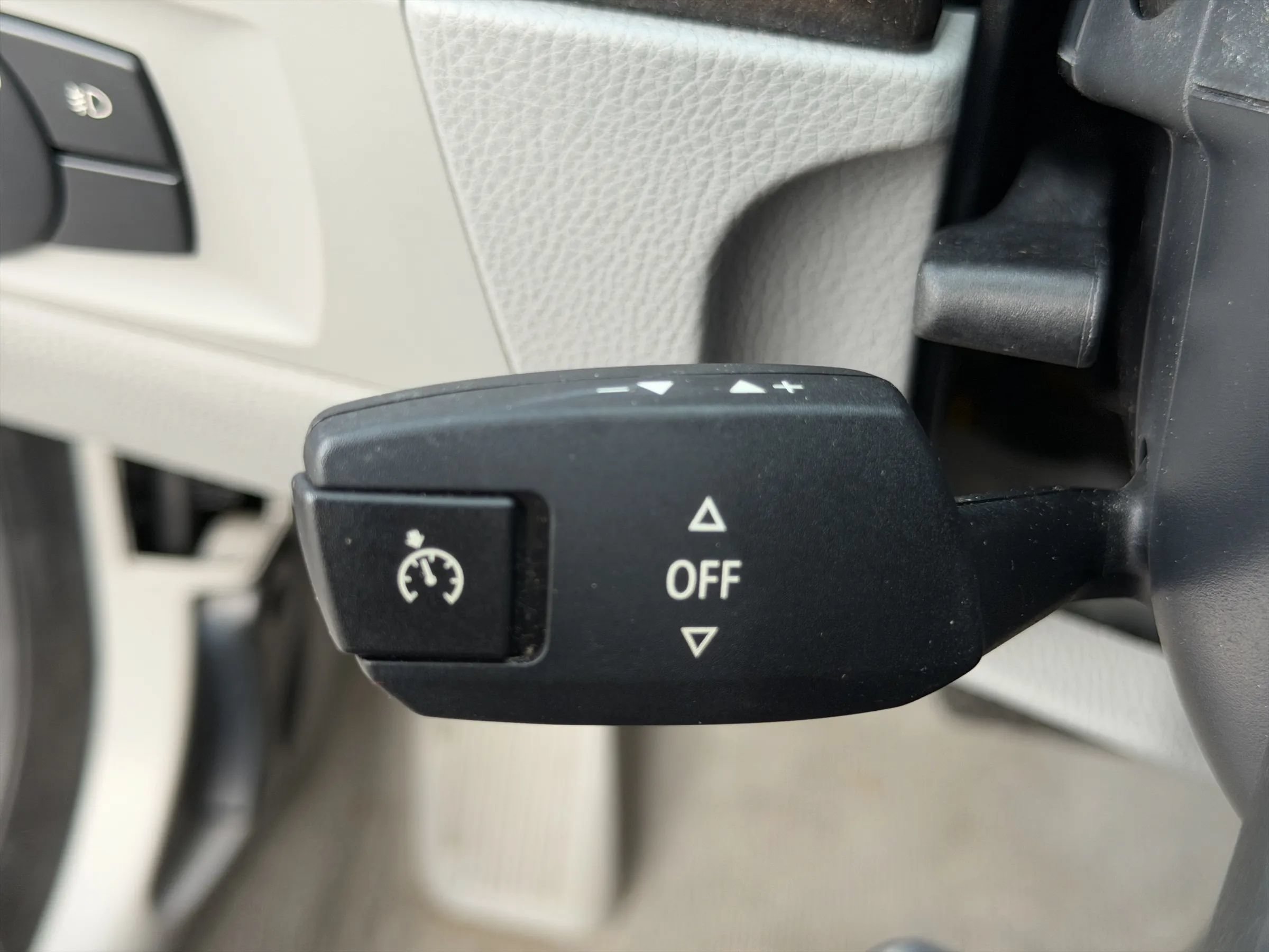 Used 2010 BMW 335i Convertible RWD image 32