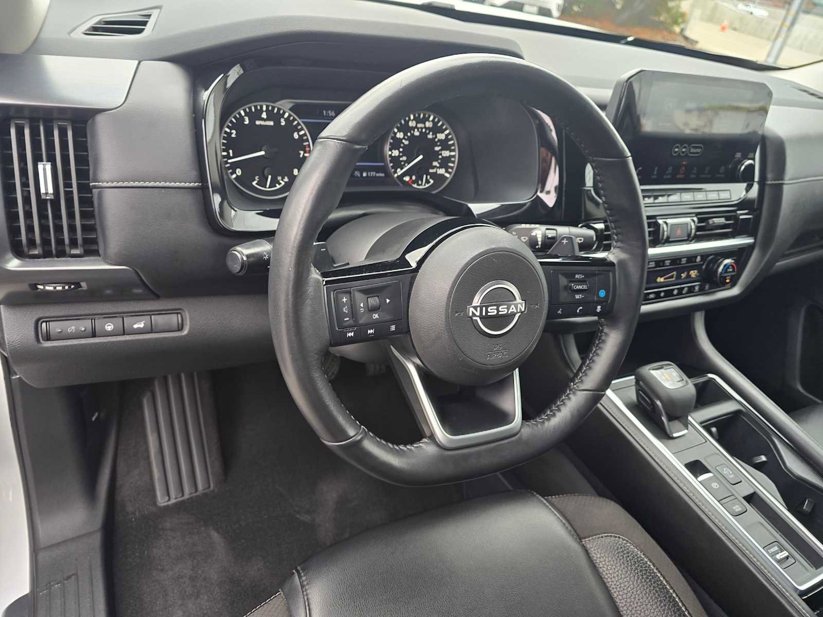 Used 2023 Nissan Pathfinder SL image 25